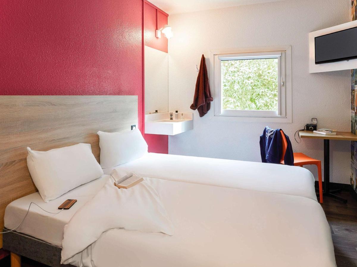 Hotelf1 Moret Fontainebleau Bagian luar foto